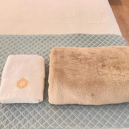 Nearby The Sea- Elegant Retreat In アパート *