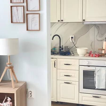 Nearby The Sea- Elegant Retreat In アパート