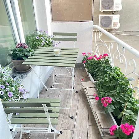 Nearby The Sea- Elegant Retreat In Appartamento Varna